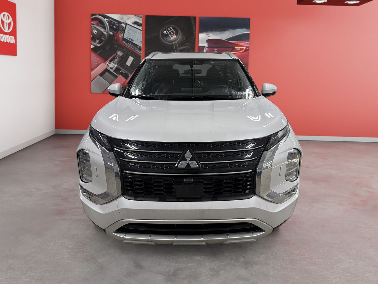2025 Mitsubishi Outlander PHEV - Image 9