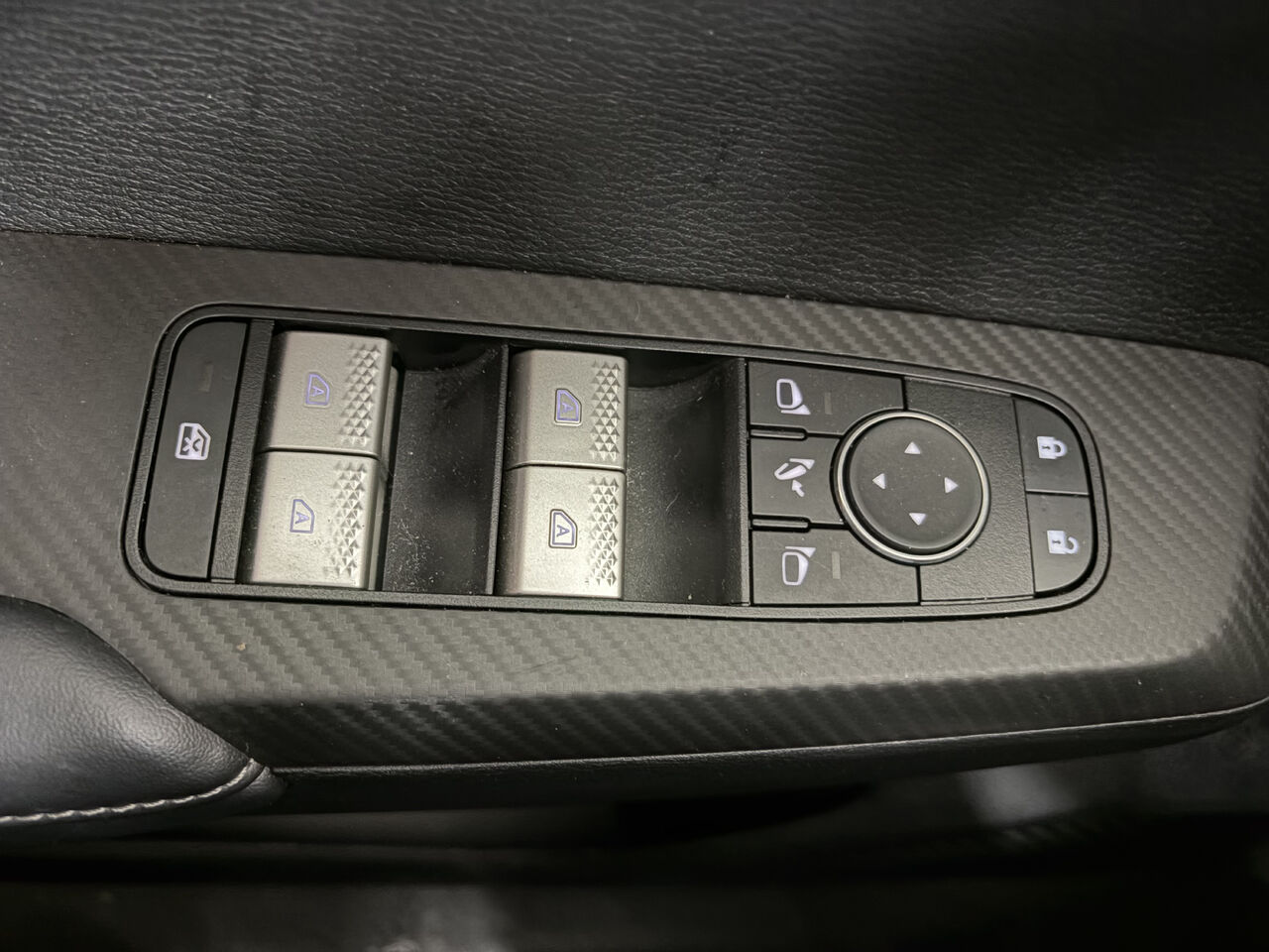 2025 Mitsubishi Outlander PHEV - Image 15
