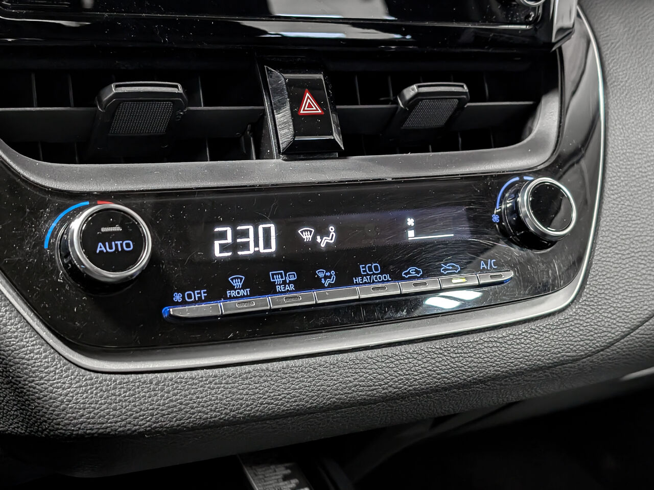 2022 Toyota Corolla - Image 12
