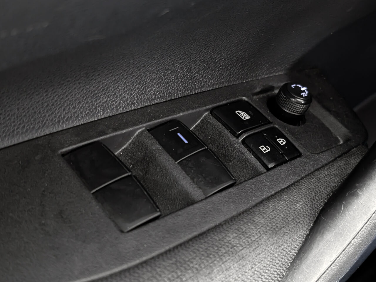 2023 Toyota Corolla - Image 16