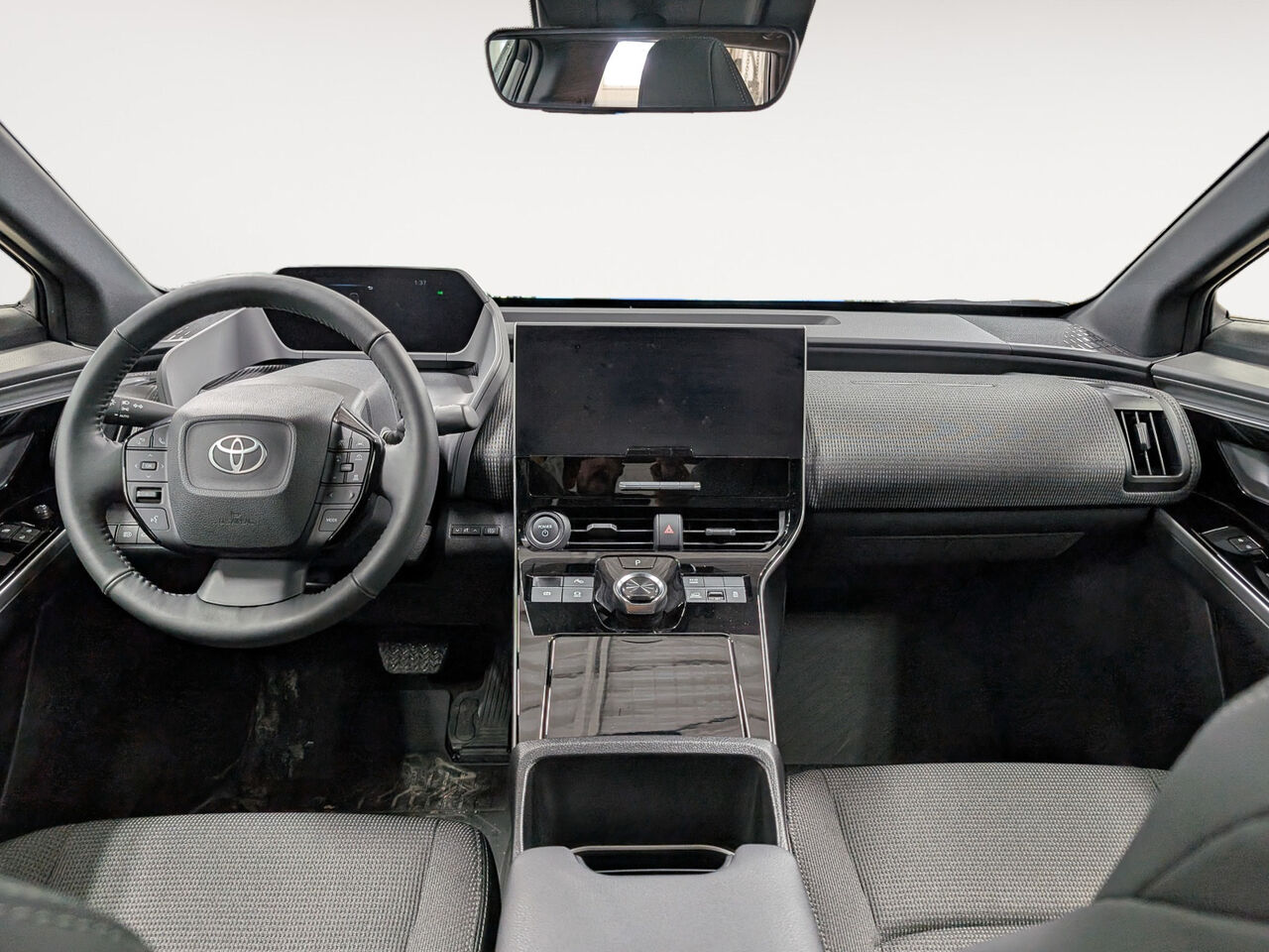 2025 Toyota bZ4X - Image 13