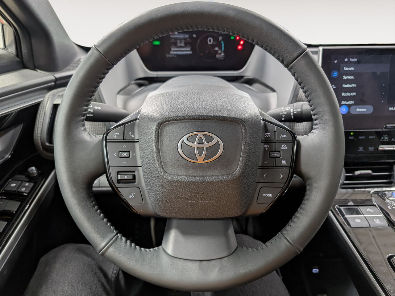 2025 Toyota bZ4X - Image 14