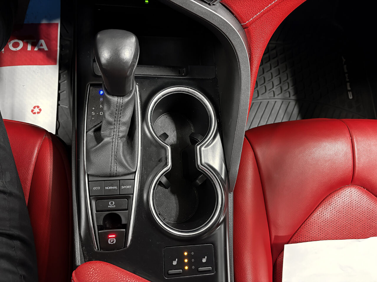 2020 Toyota Camry - Image 18