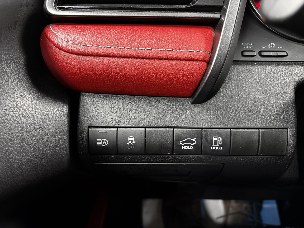 2020 Toyota Camry - Image 19