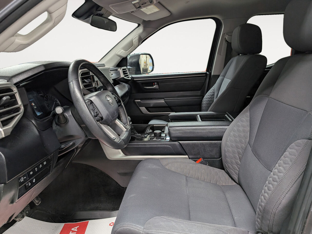 2022 Toyota Tundra - Image 9