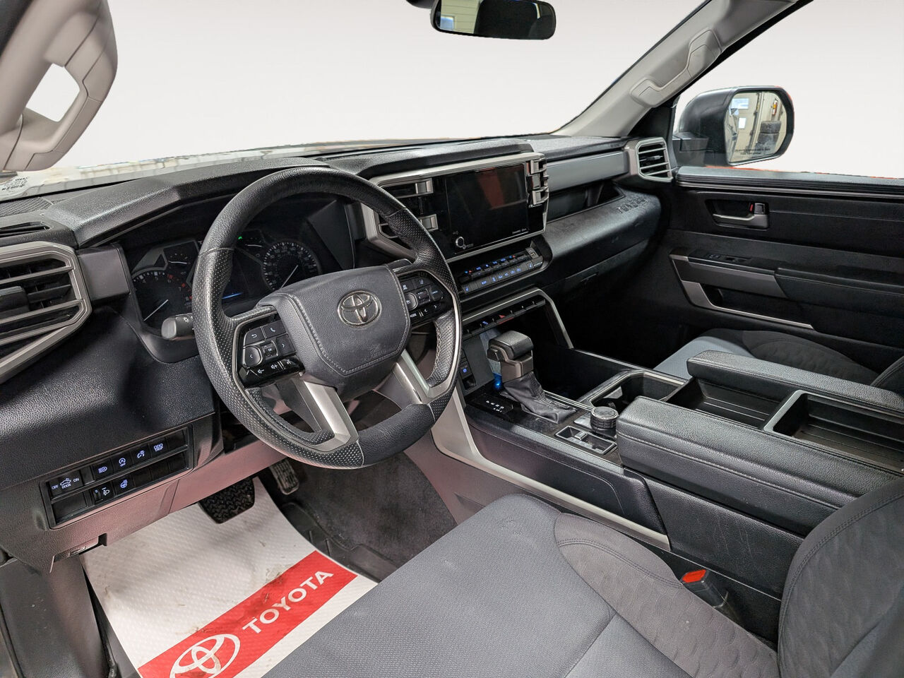 2022 Toyota Tundra - Image 11