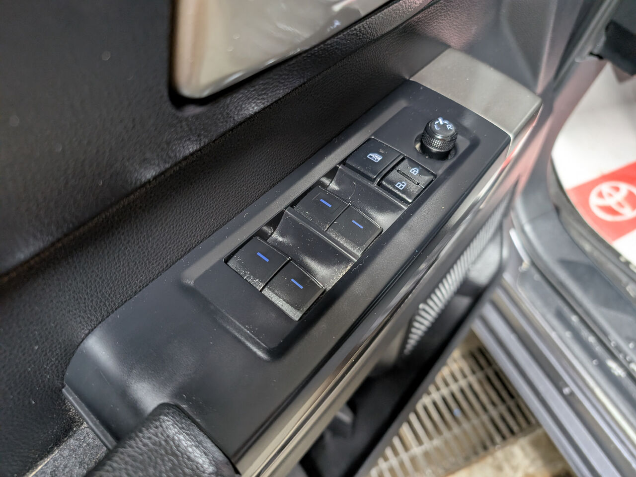 2022 Toyota Tundra - Image 14