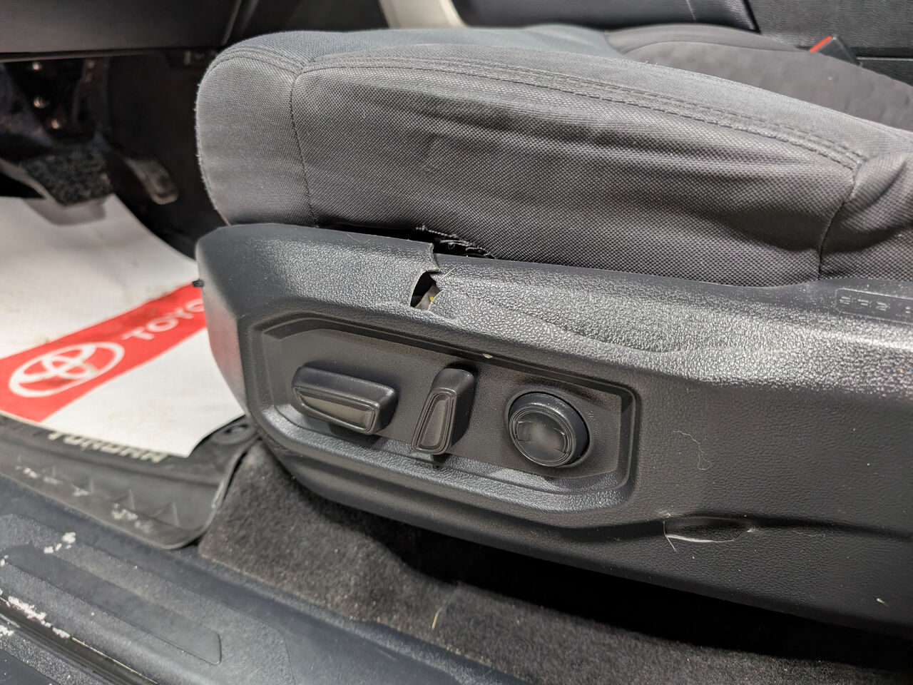 2022 Toyota Tundra - Image 15
