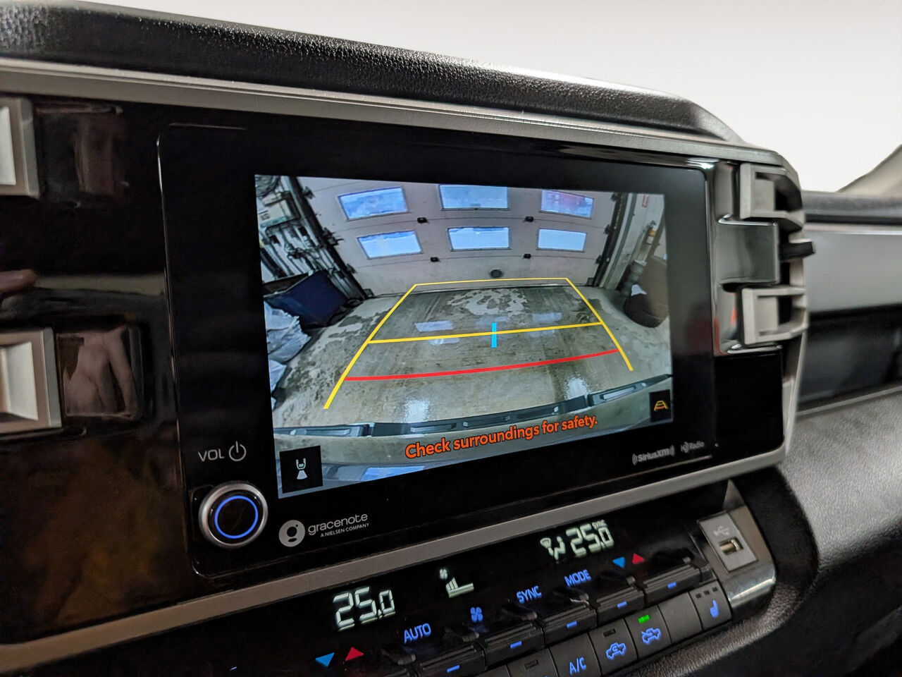 2022 Toyota Tundra - Image 21