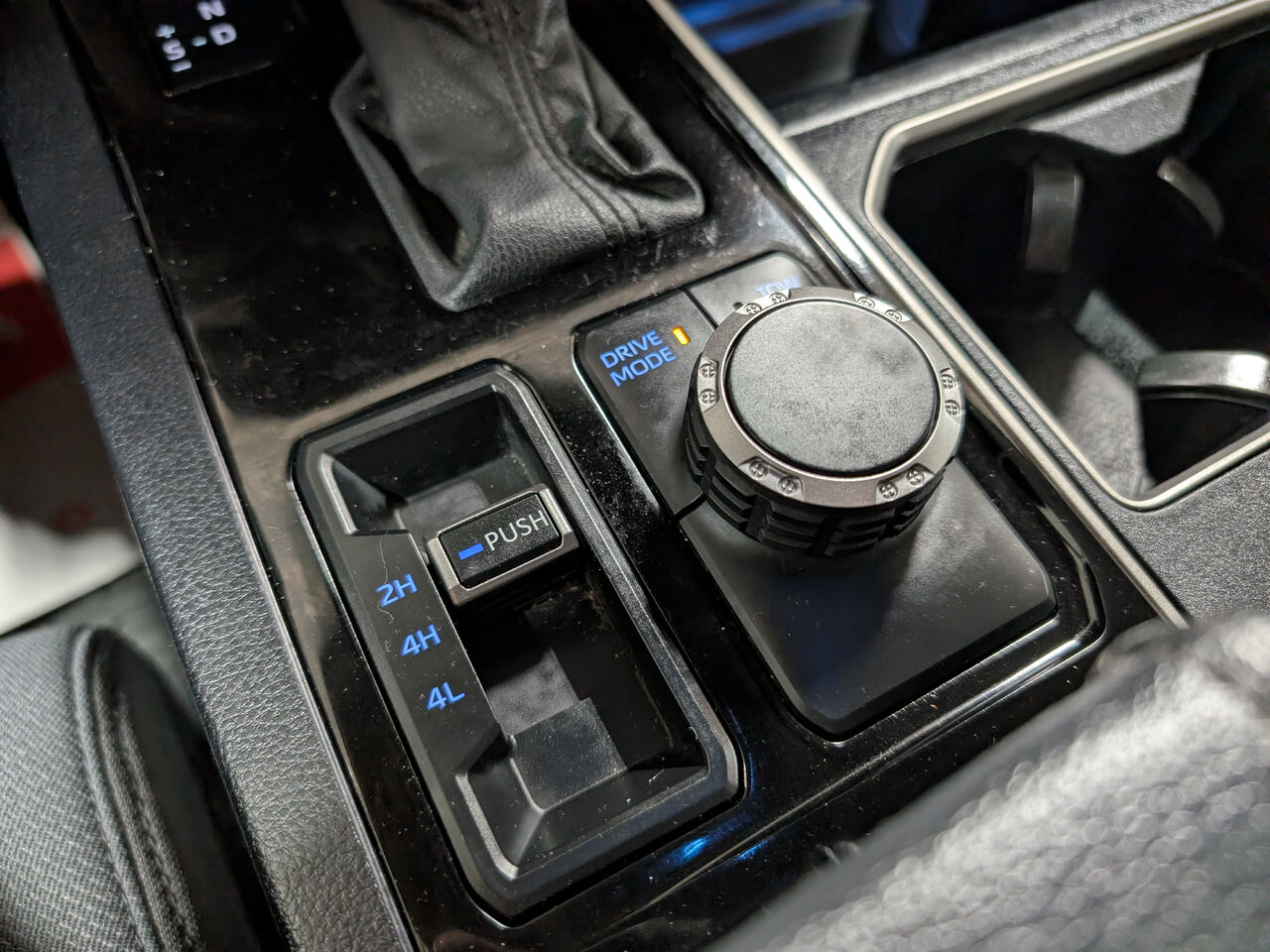 2022 Toyota Tundra - Image 26
