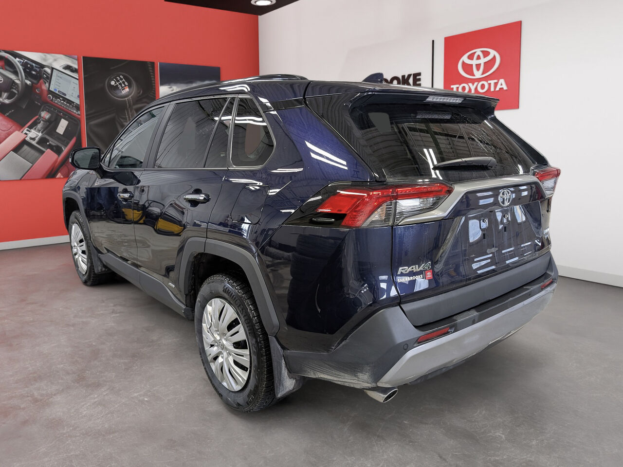 2025 Toyota RAV4 Hybride - Image 6