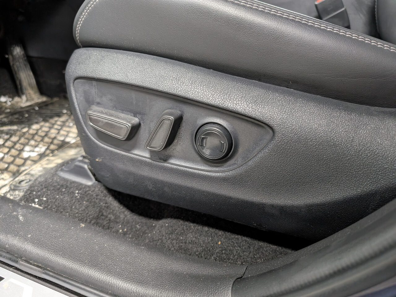 2025 Toyota RAV4 Hybride - Image 12