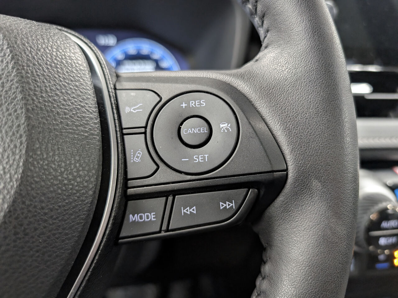 2025 Toyota RAV4 Hybride - Image 17