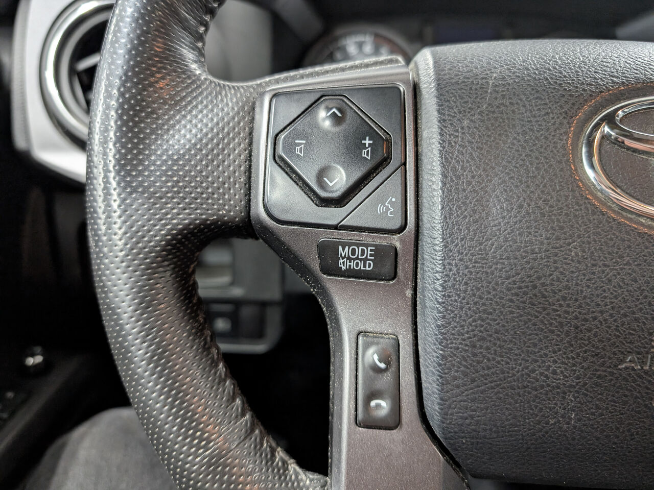 2018 Toyota Tacoma - Image 16