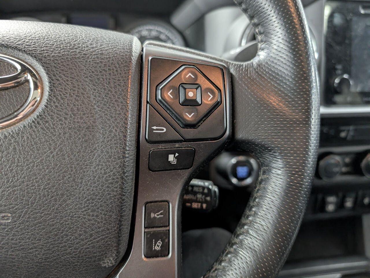 2018 Toyota Tacoma - Image 17