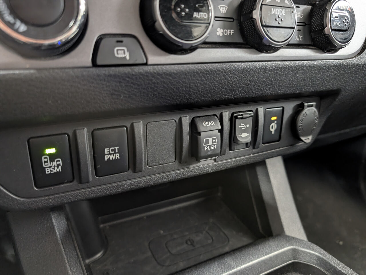 2018 Toyota Tacoma - Image 22