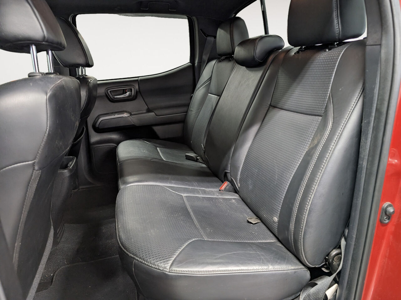 2018 Toyota Tacoma - Image 25