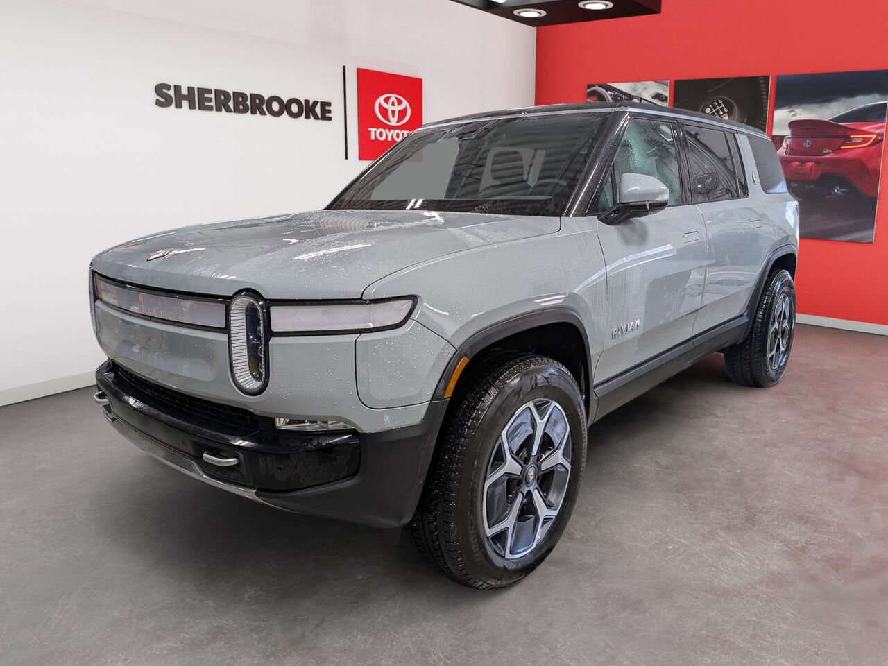 2024 Rivian R1S