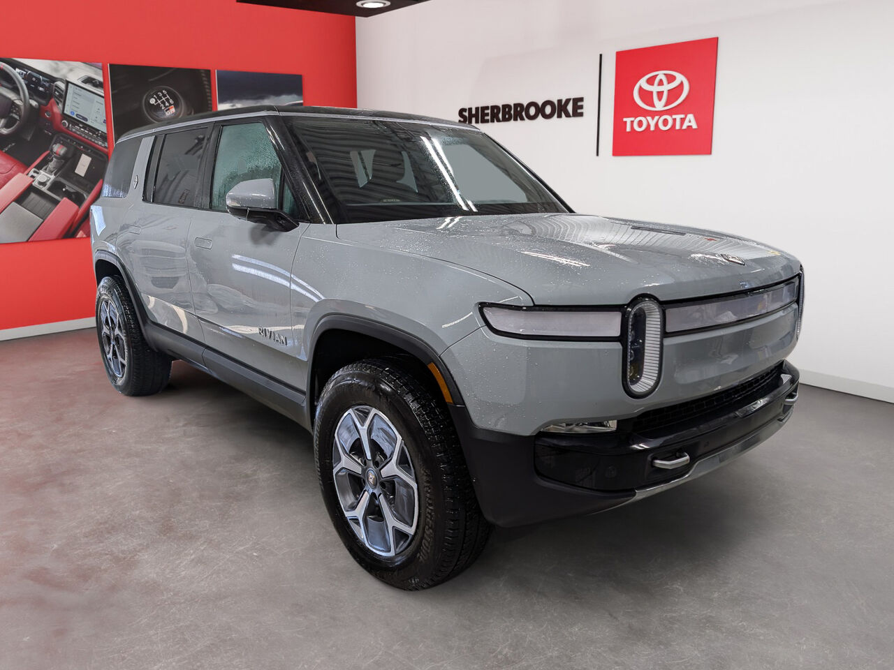 2024 Rivian R1S - Image 3