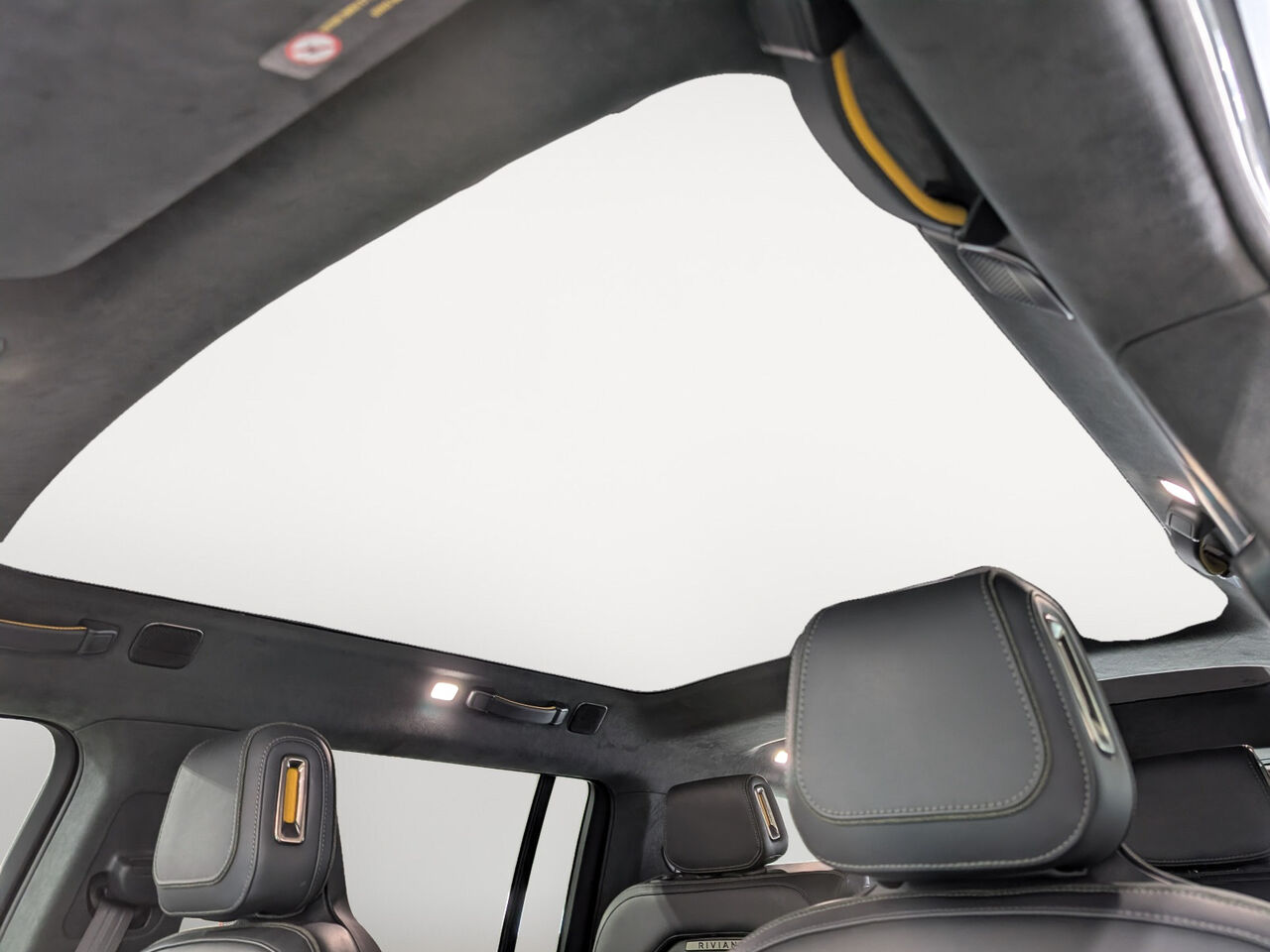 2024 Rivian R1S - Image 21