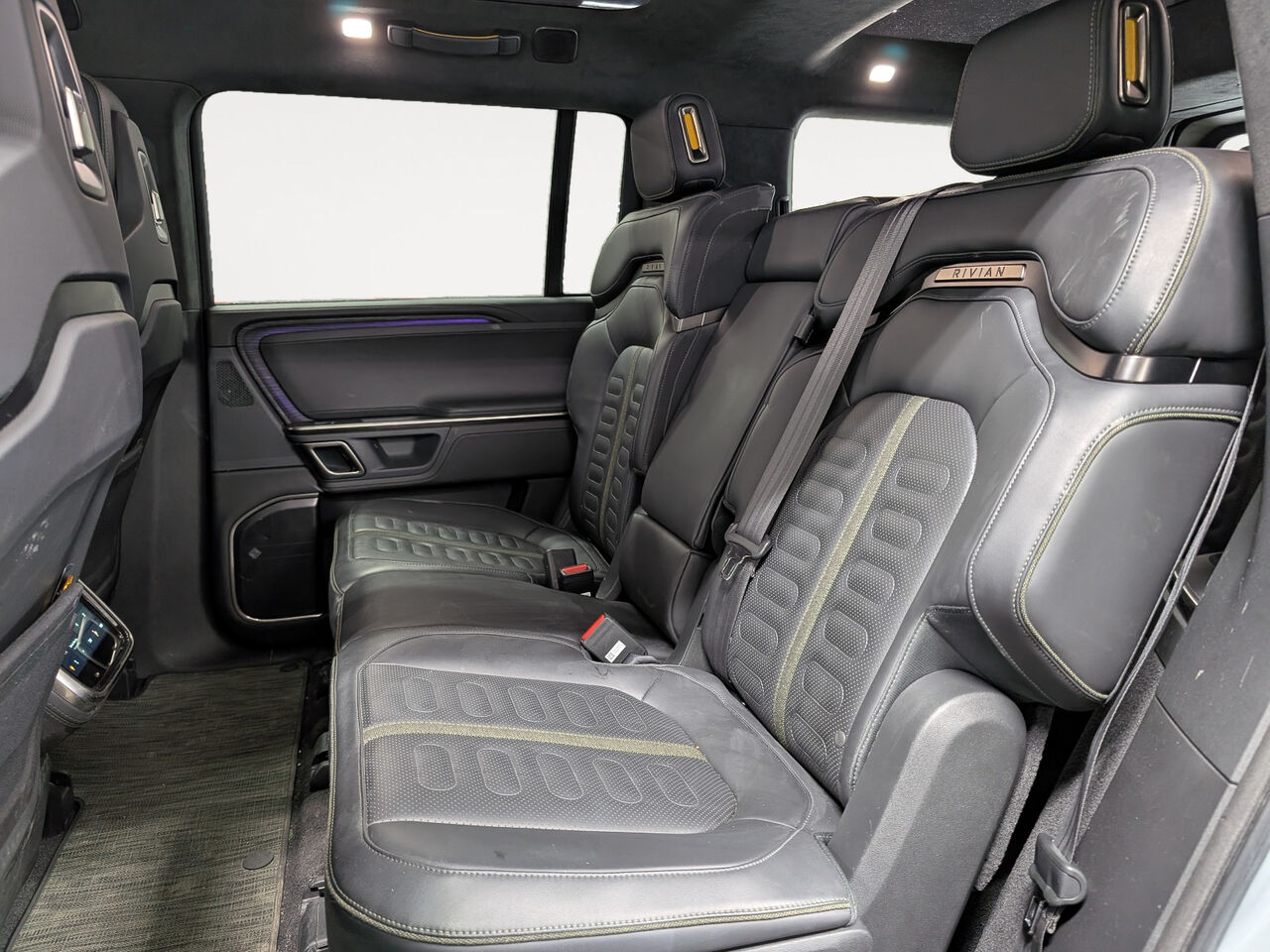 2024 Rivian R1S - Image 22