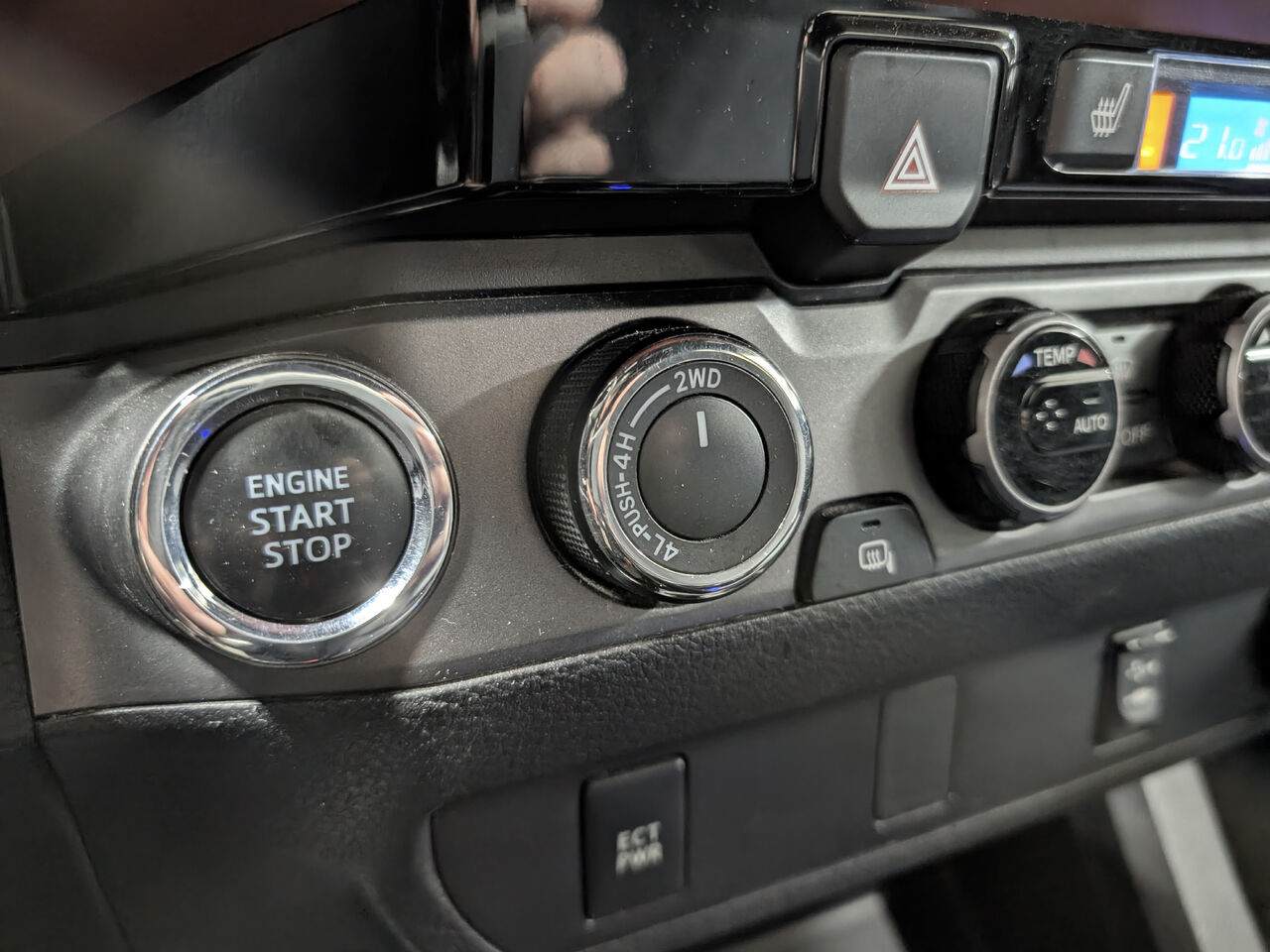 2017 Toyota Tacoma - Image 21
