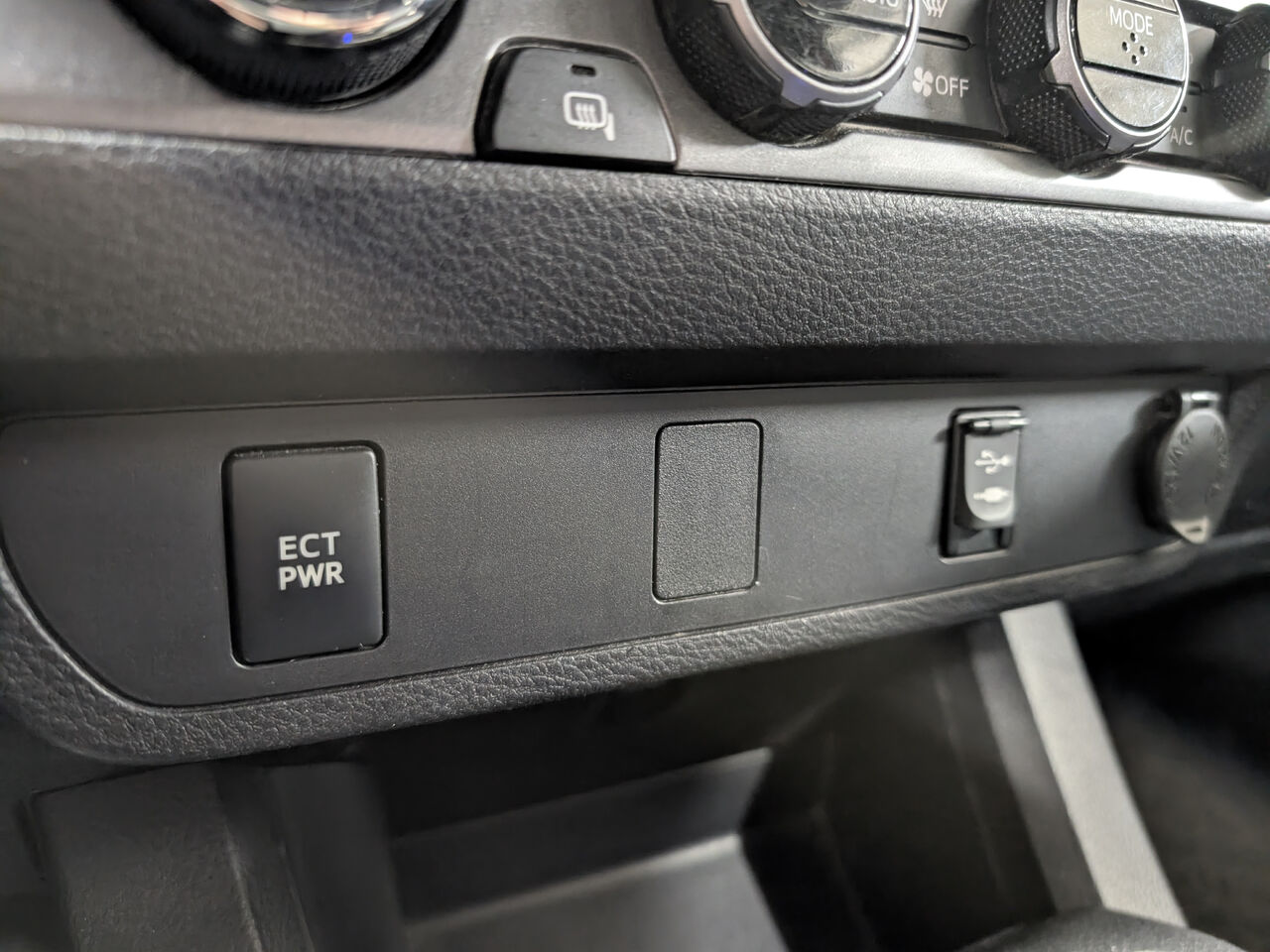 2017 Toyota Tacoma - Image 22