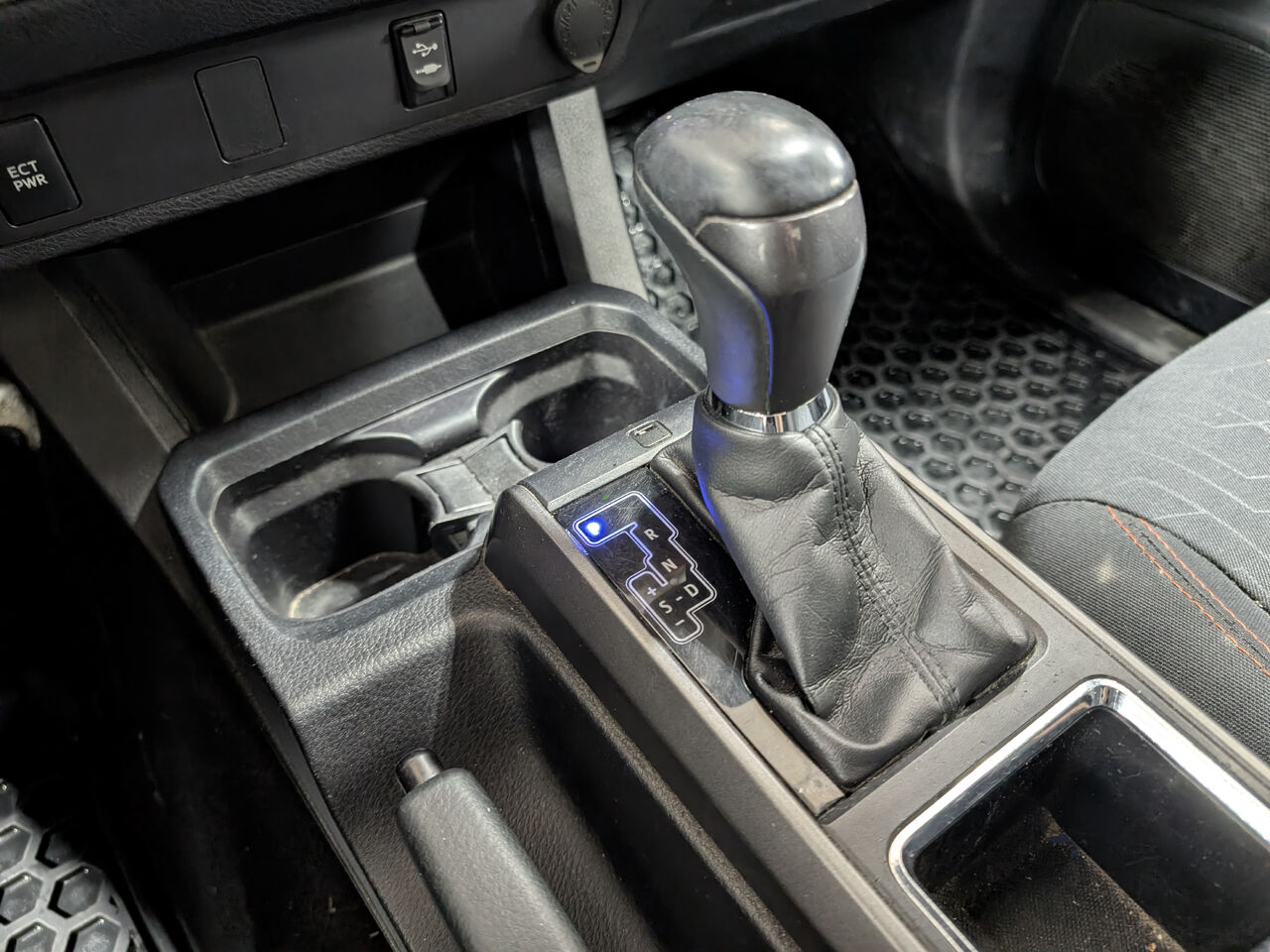 2017 Toyota Tacoma - Image 23