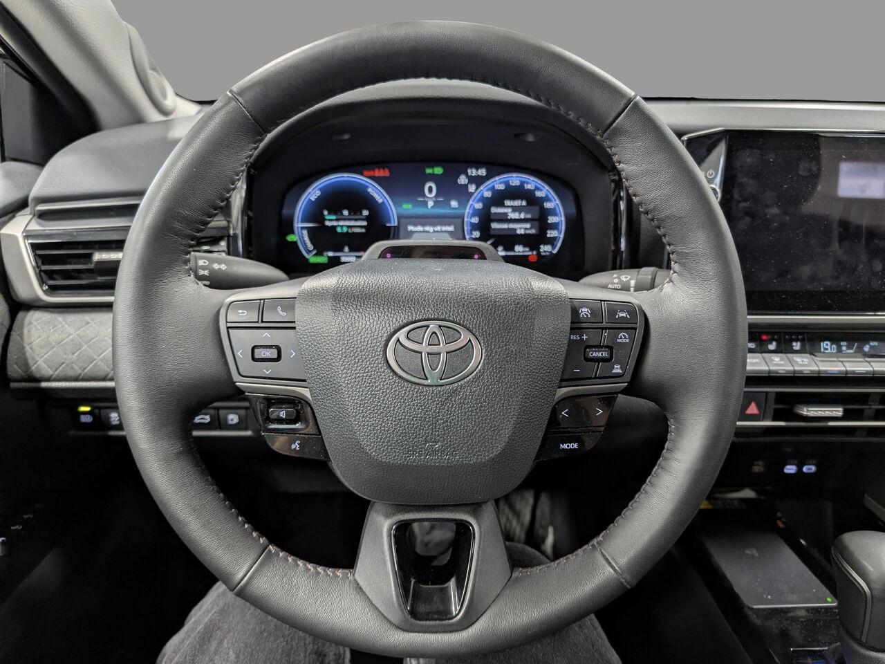 2026 Toyota Camry Hybride - Image 15