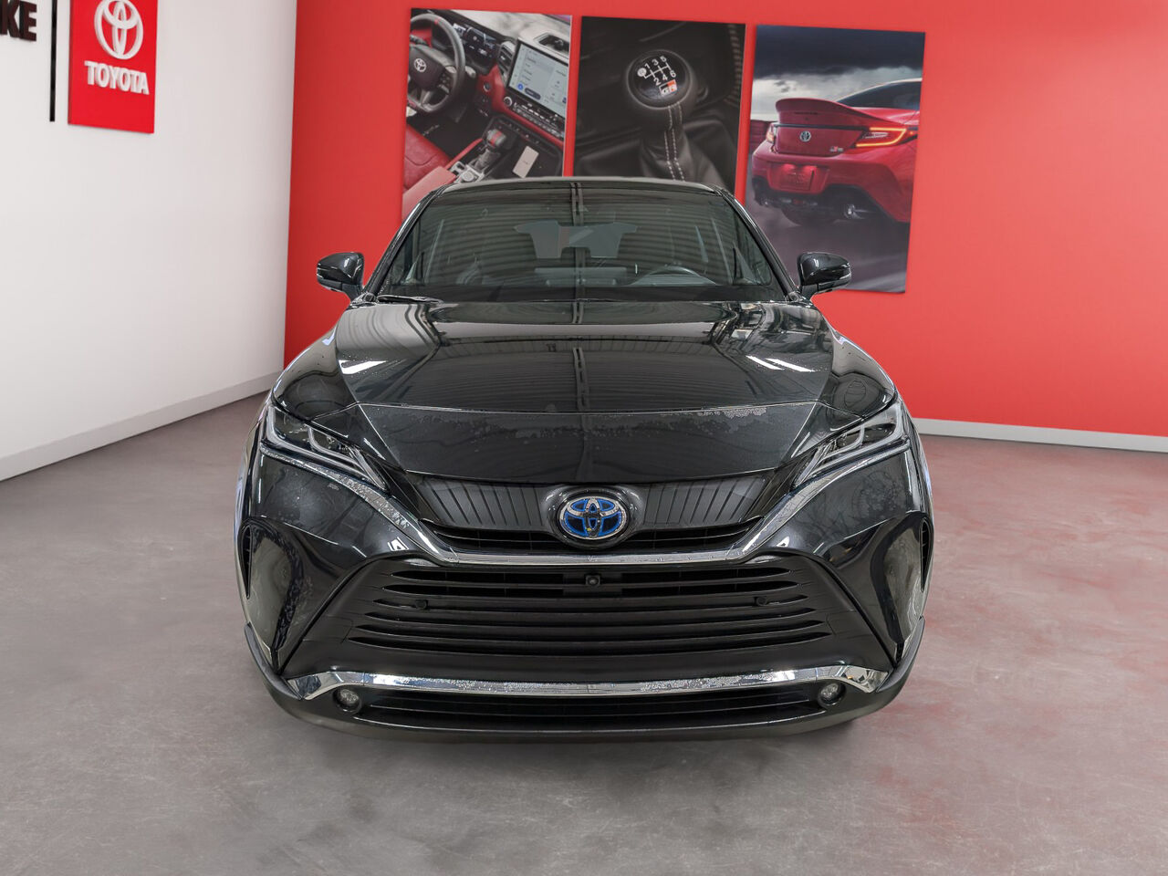 2023 Toyota Venza Hybride - Image 2