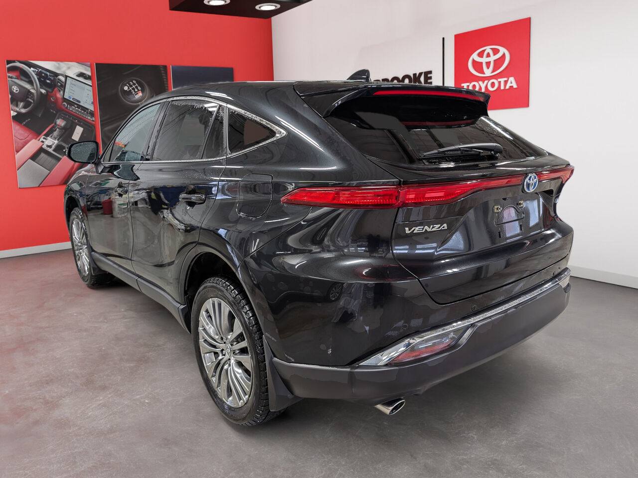 2023 Toyota Venza Hybride - Image 6