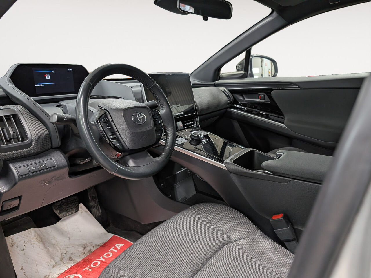 2024 Toyota bZ4X - Image 8