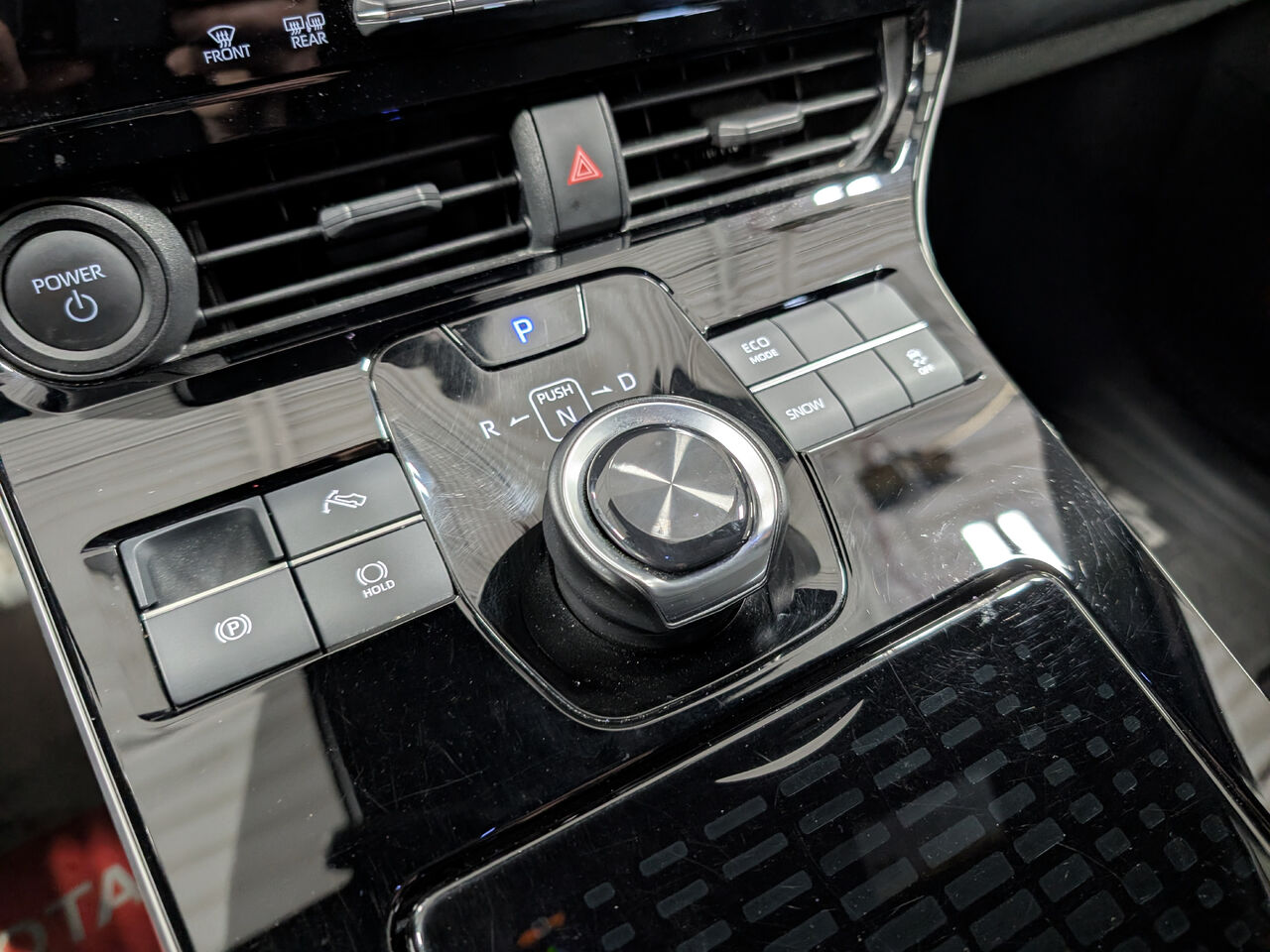 2024 Toyota bZ4X - Image 18