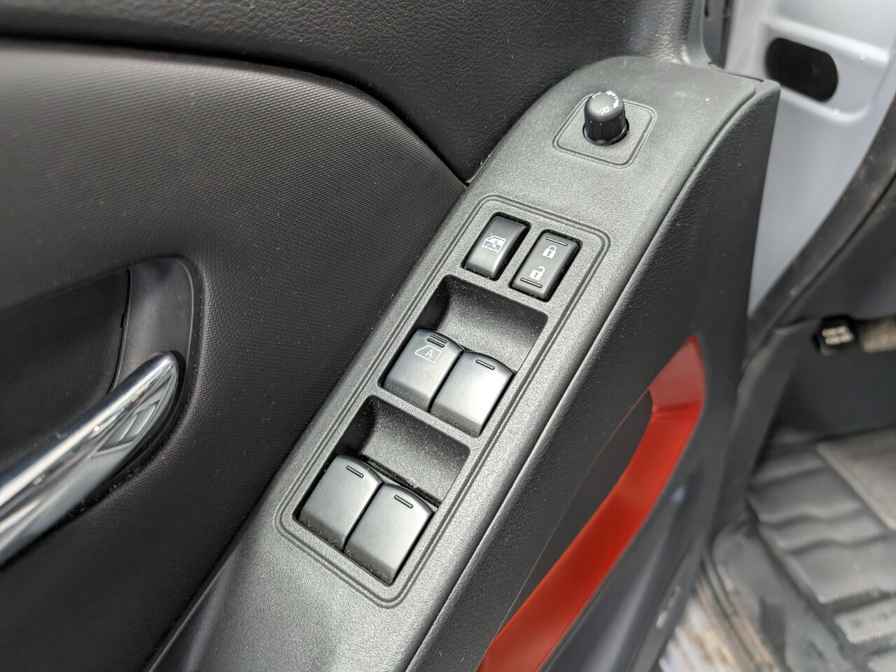 2023 Nissan Frontier - Image 11