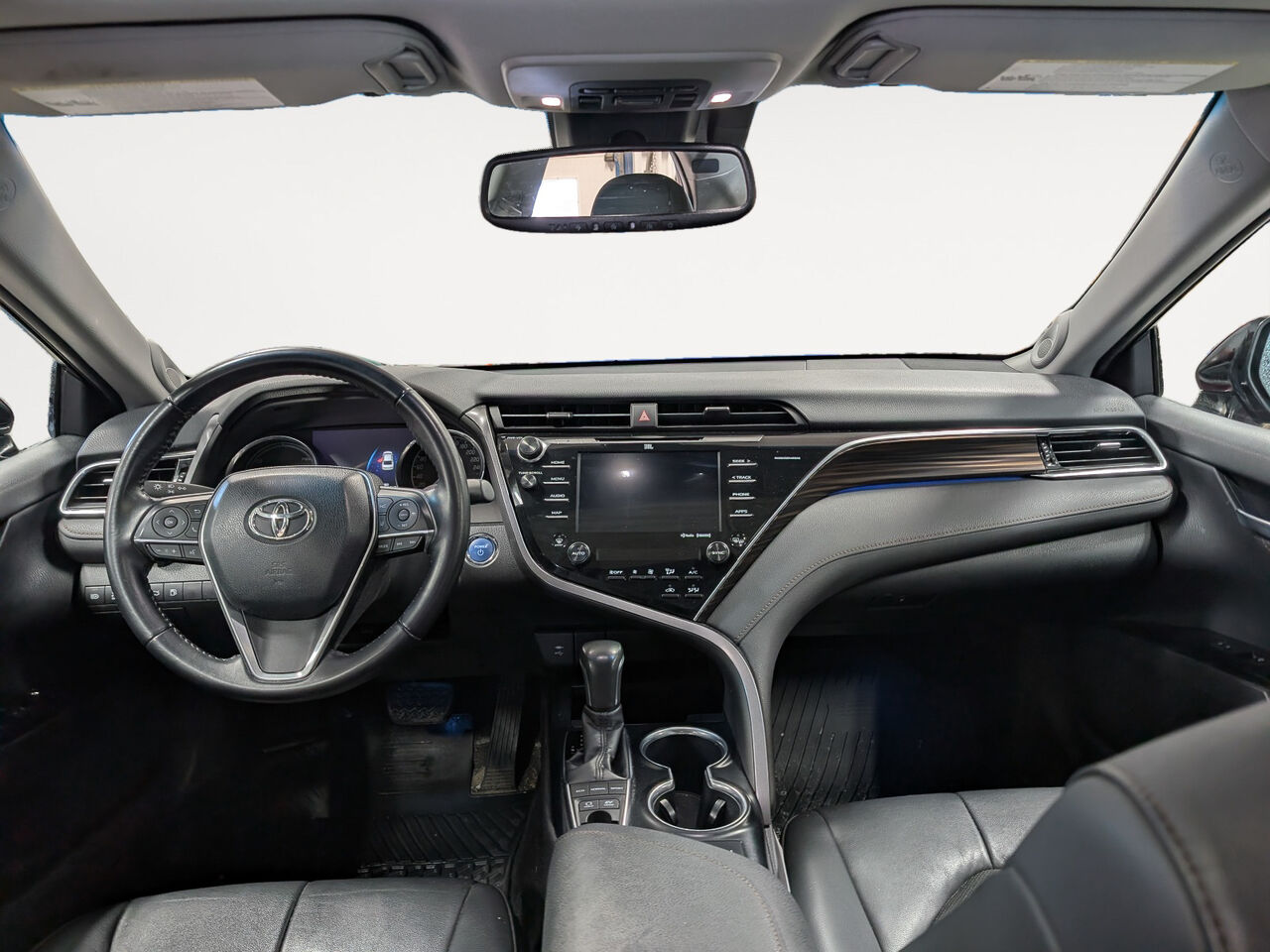 2018 Toyota Camry Hybride - Image 8