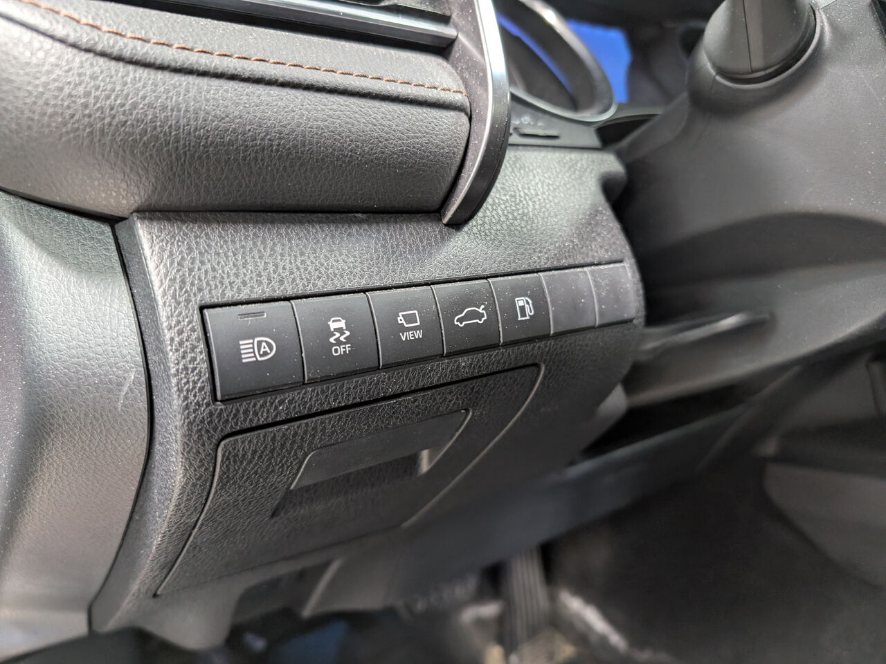 2018 Toyota Camry Hybride - Image 12