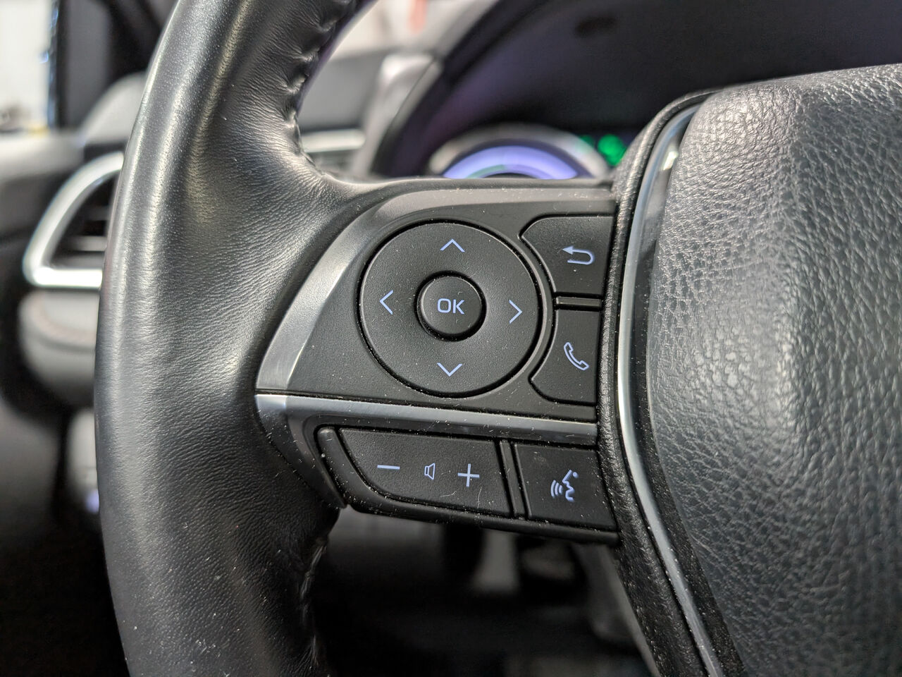 2018 Toyota Camry Hybride - Image 14