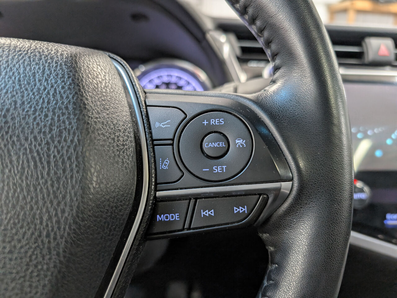 2018 Toyota Camry Hybride - Image 15