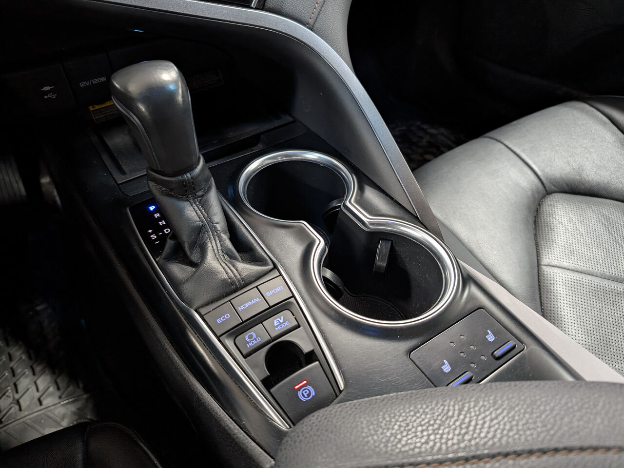 2018 Toyota Camry Hybride - Image 20