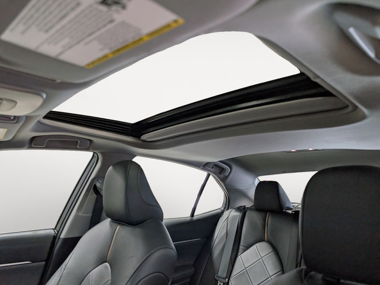 2018 Toyota Camry Hybride - Image 23