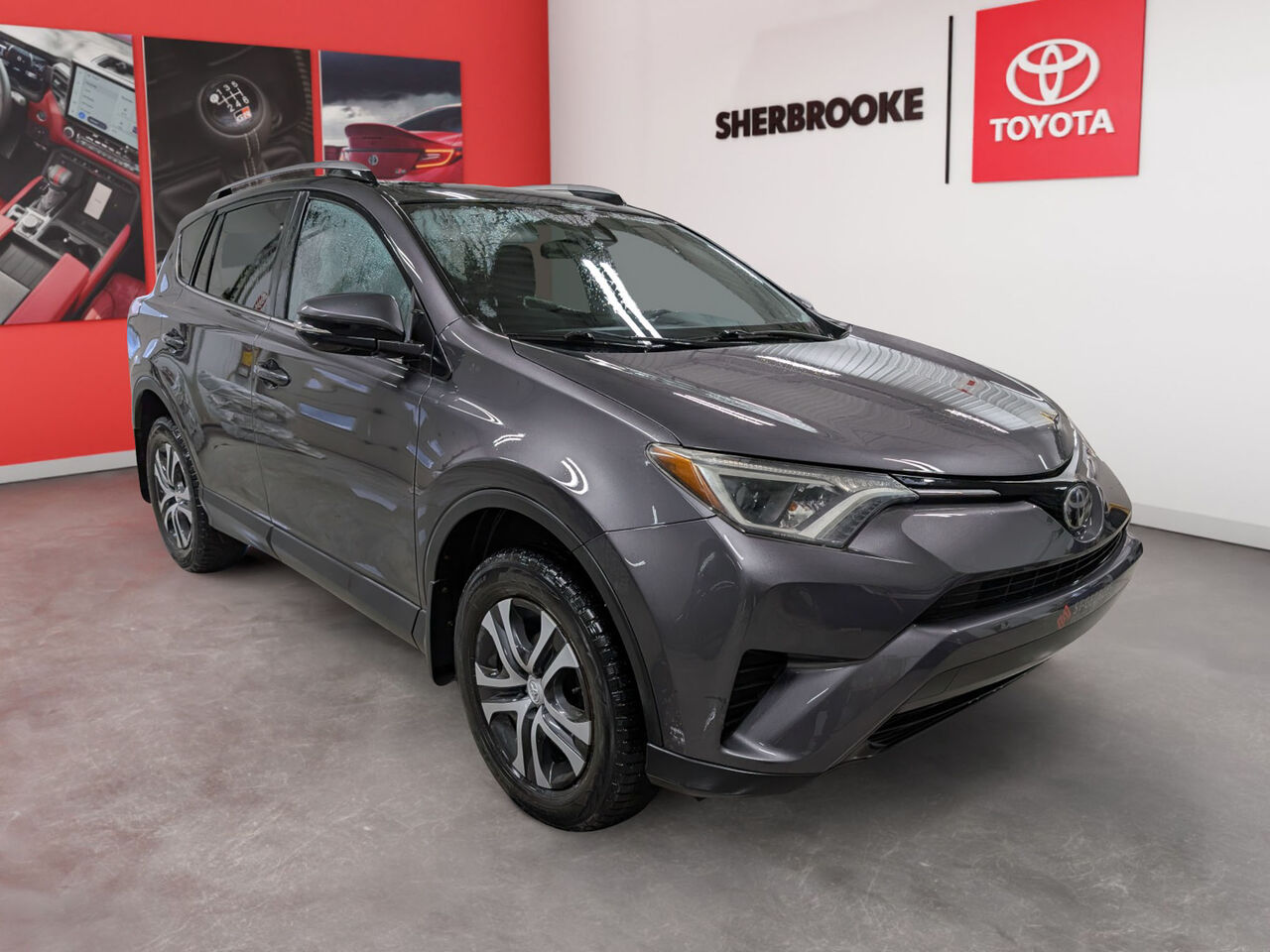 2017 Toyota RAV4 - Image 3