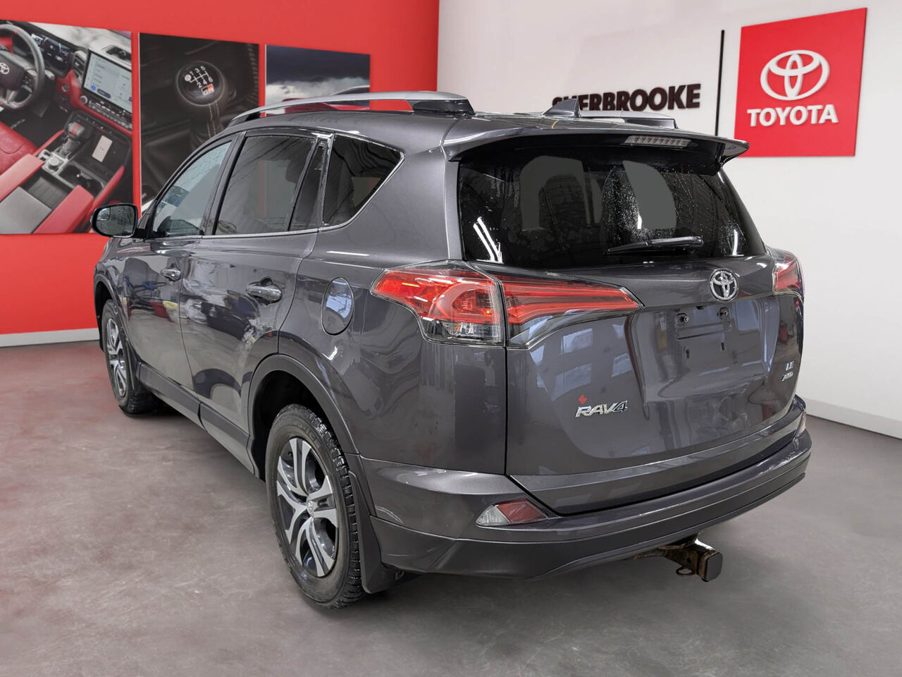 2017 Toyota RAV4 - Image 6