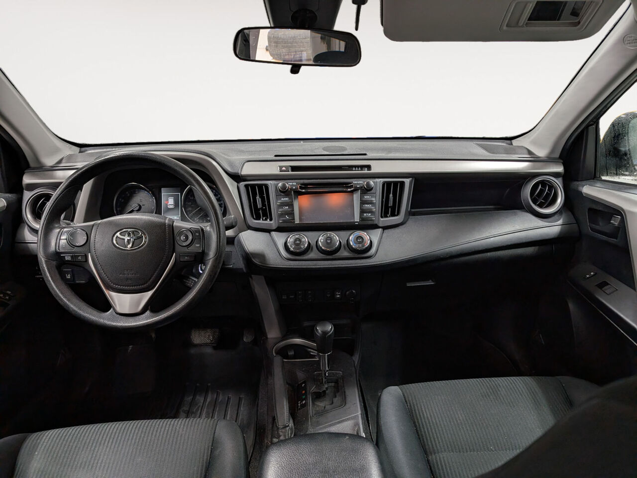 2017 Toyota RAV4 - Image 8