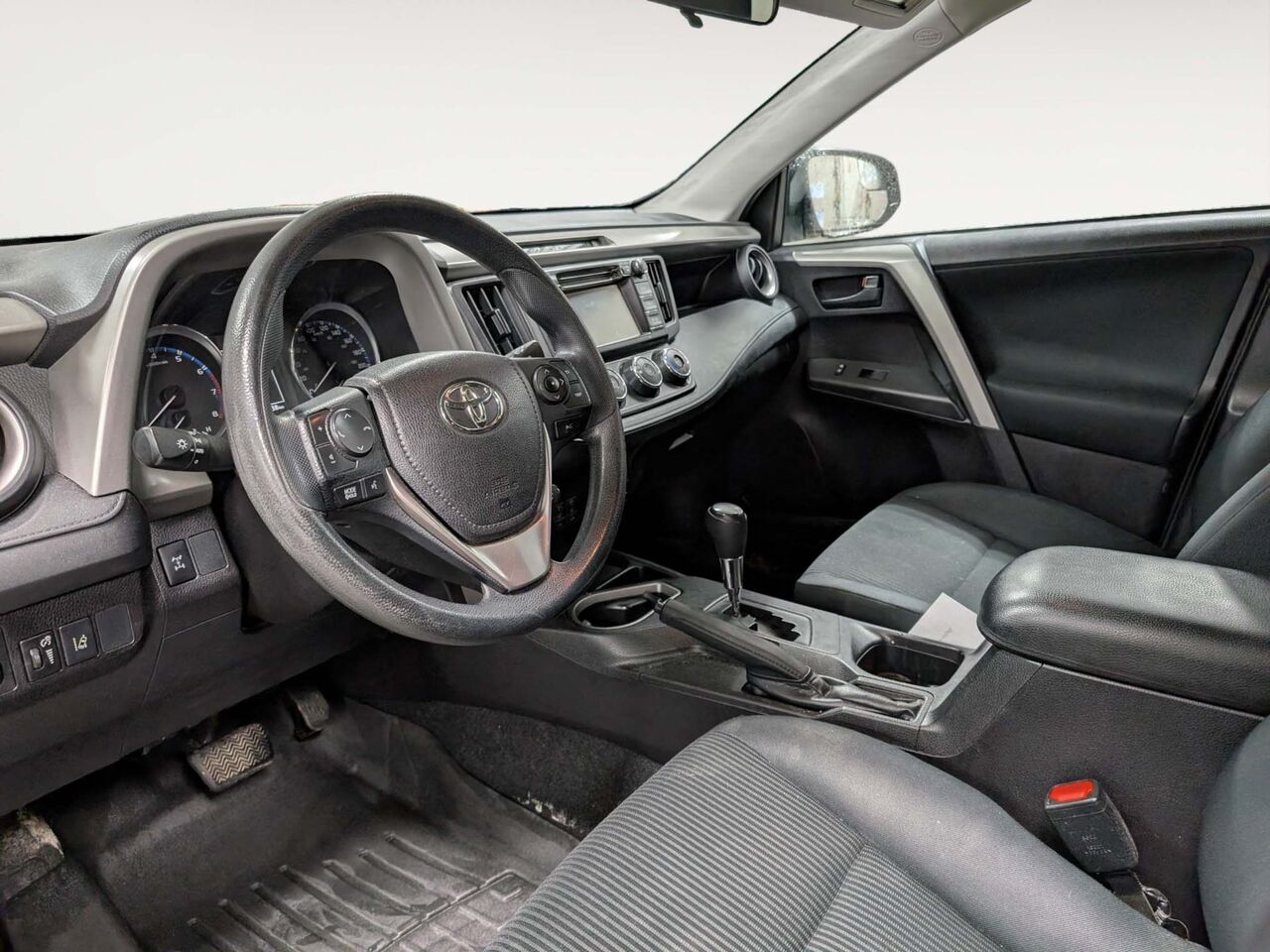 2017 Toyota RAV4 - Image 9
