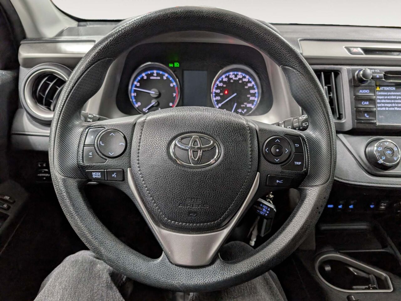 2017 Toyota RAV4 - Image 13