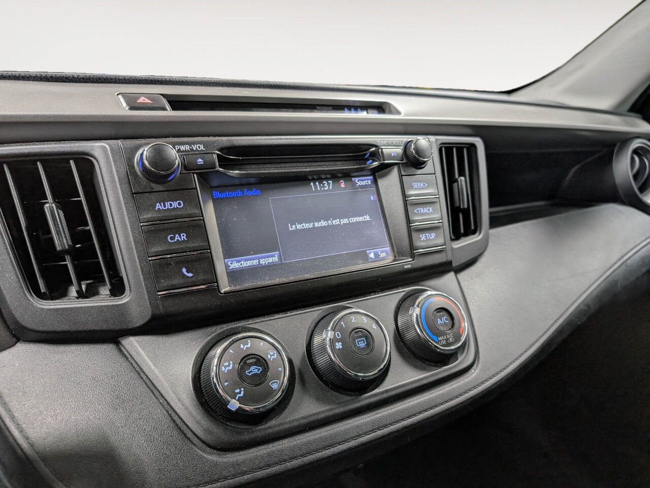 2017 Toyota RAV4 - Image 18