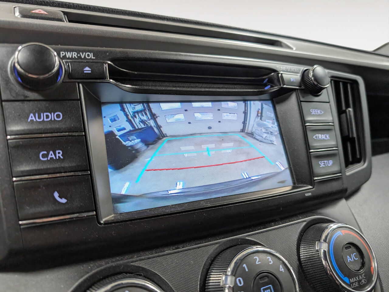 2017 Toyota RAV4 - Image 19