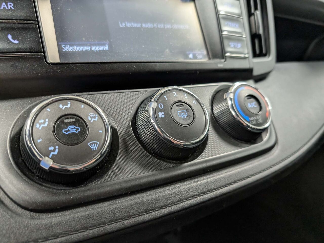 2017 Toyota RAV4 - Image 20
