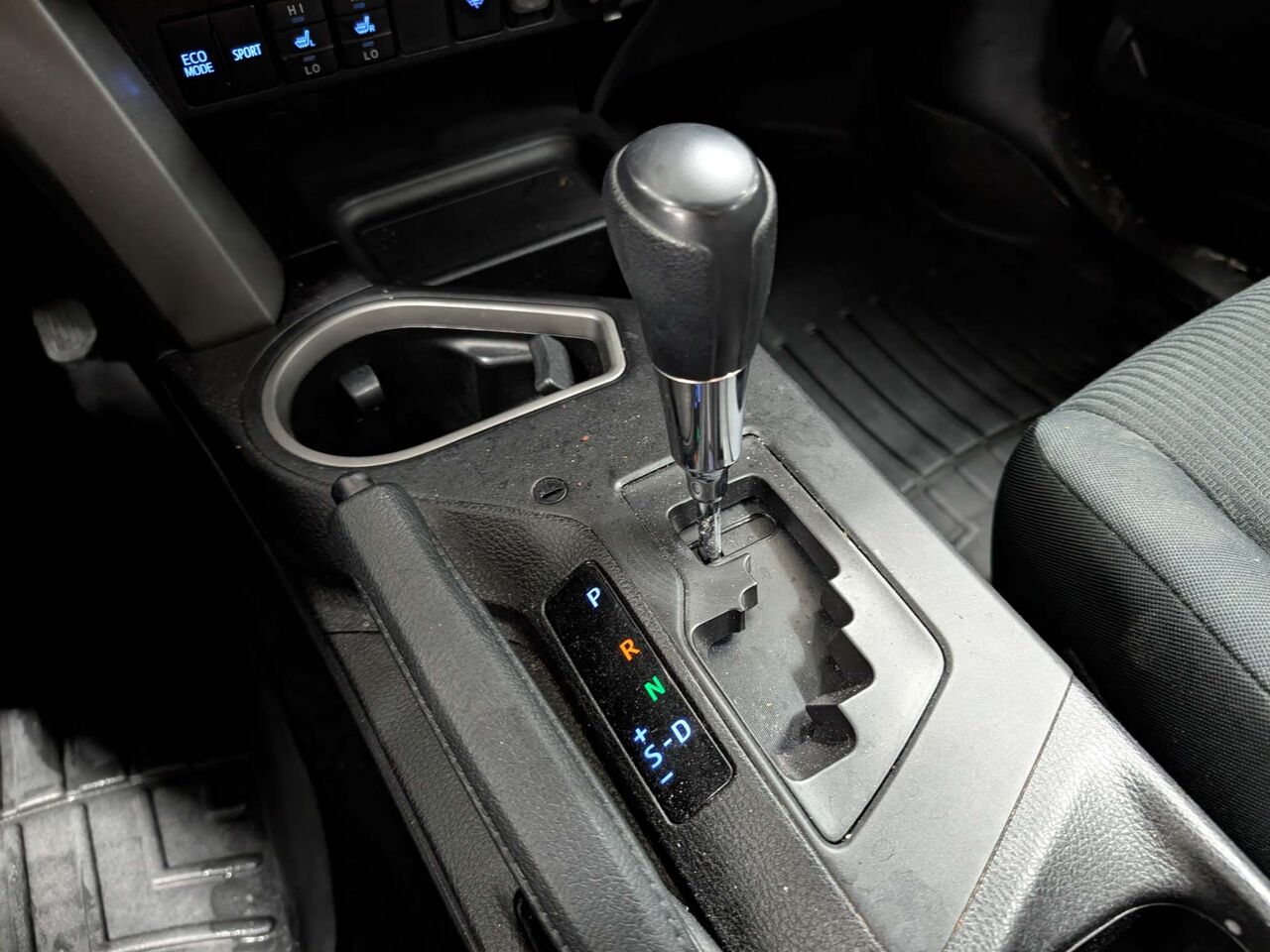 2017 Toyota RAV4 - Image 22