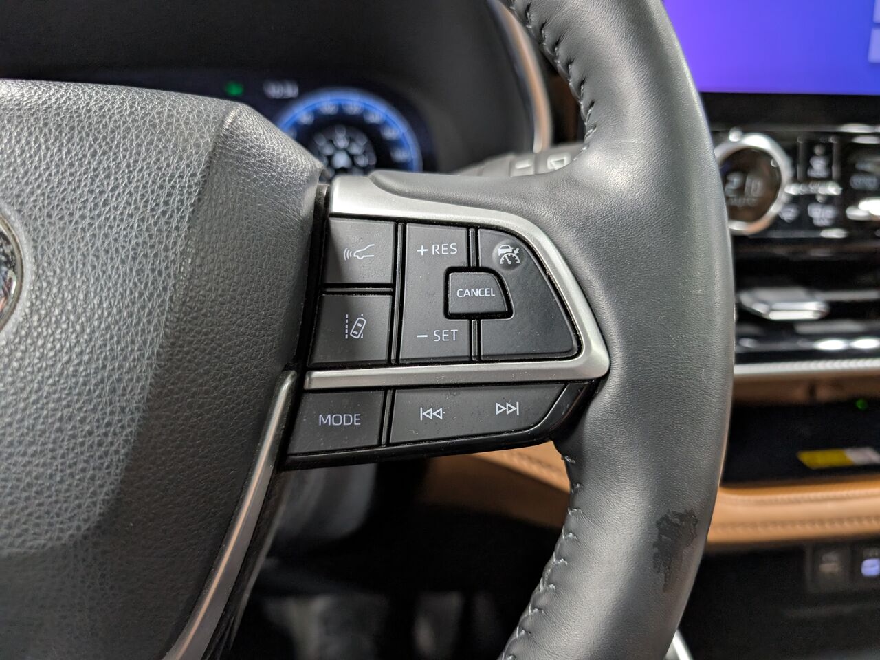 2023 Toyota Highlander Hybride - Image 16